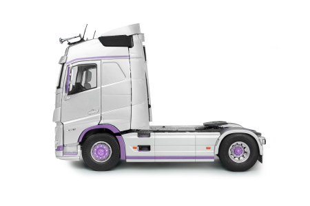 Macheta cap tractor Volvo FH16 Globetrotter 4x2, scara 1:24 [1]