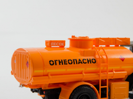 Macheta cisterna Ac-8 pe sasiu MAZ-500A, scara 1:43 [5]