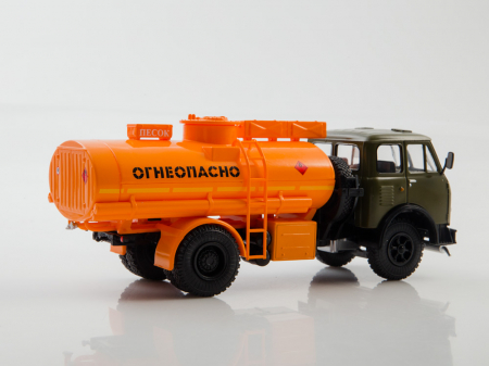 Macheta cisterna Ac-8 pe sasiu MAZ-500A, scara 1:43 [4]