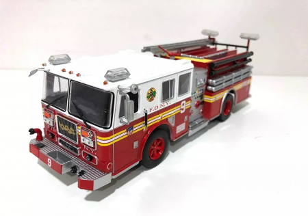 Machete autoturisme - Macheta masina de pompieri Seagrave 2003, scara 1:43