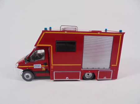 Macheta masina pompieri Iveco Daily Van, scara 1:43 [1]