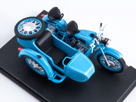 Macheta motocicleta ruseasca cu atas Dnepr K-650, scara 1:24 [4]
