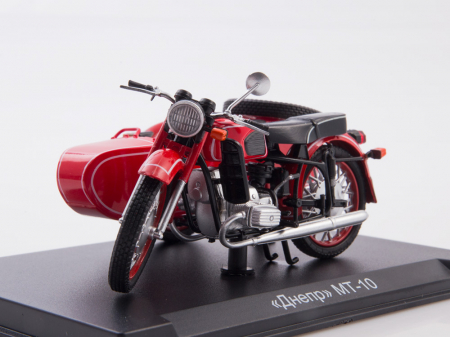 Machete motociclete - Macheta motocicleta ruseasca cu atas Dnepr MT-10, scara 1:24