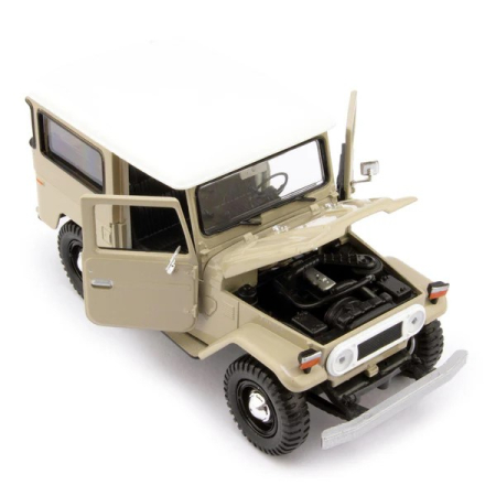 Macheta Toyota FJ40 Land Cruiser cu hardtop, scara 1:24 [2]
