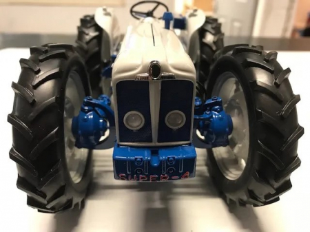 Macheta tractor Ford County Super, scara 1:16 [6]