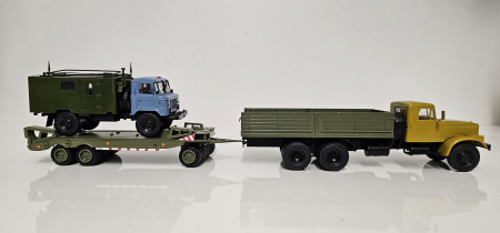 Machete camioane - Macheta trailer P32 3 axe, scara 1:43