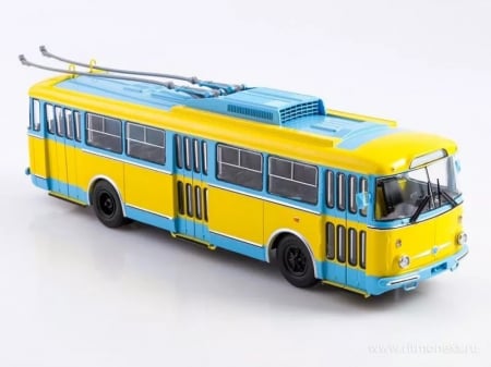Machete autobuze - Macheta troleibuz Skoda 9TR cu revista, scara 1:43