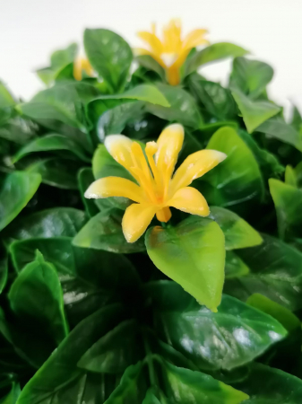 Sfera decorativa din plante artificiale cu flori galbene [4]