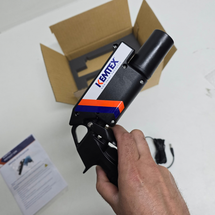 Pistol de ionizare antistatic, Kemtex ION-GUN, neutralizeaza sarcinile statice si curata suprafata cu aer comprimat ionizat [5]
