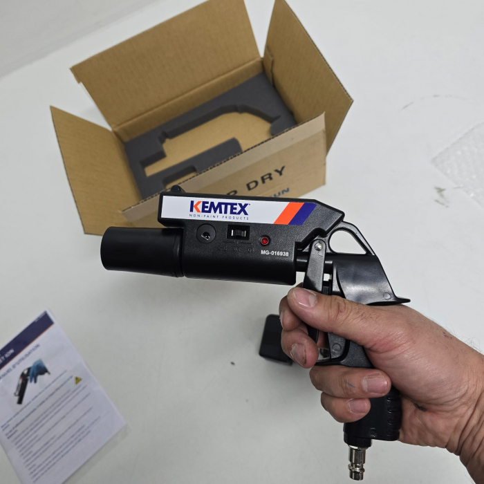 Pistol de ionizare antistatic, Kemtex ION-GUN, neutralizeaza sarcinile statice si curata suprafata cu aer comprimat ionizat [6]