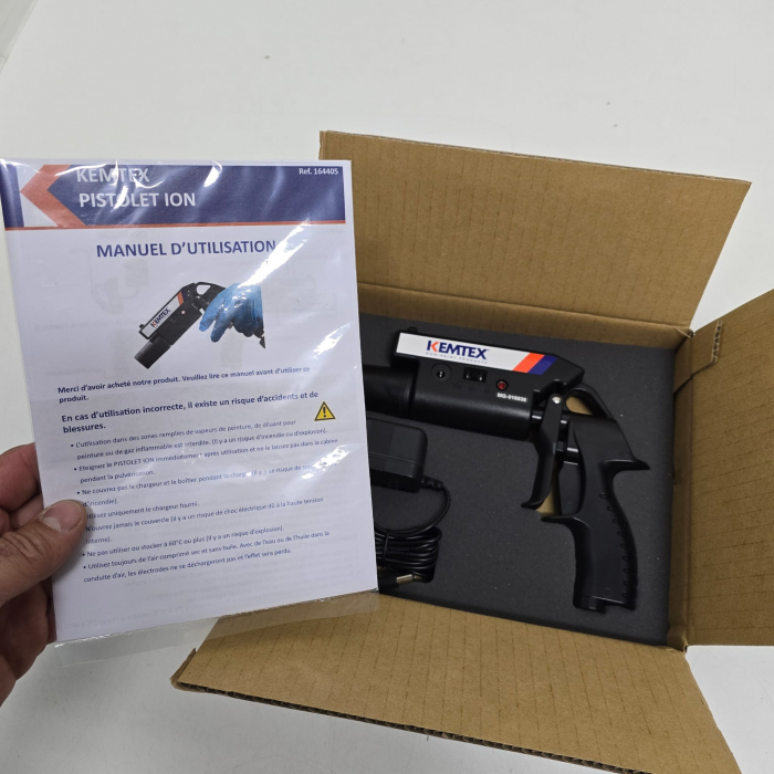 Pistol de ionizare antistatic, Kemtex ION-GUN, neutralizeaza sarcinile statice si curata suprafata cu aer comprimat ionizat [10]