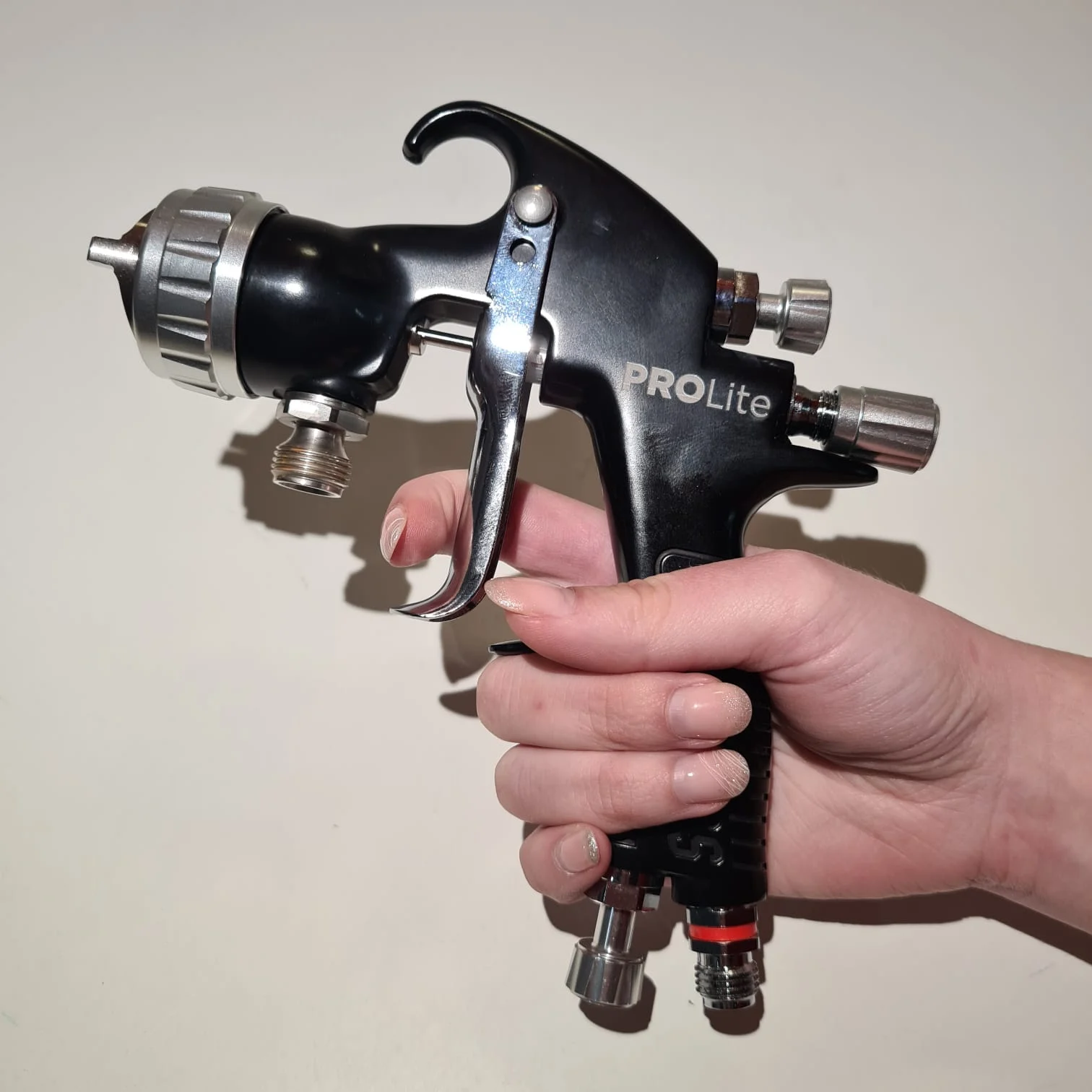 Pistol de vopsit cu prezurizare, DeVilbiss GTi Pro Lite, duza la alegere, fluture la alegere, consum aer de la de la 270 l/min [5]