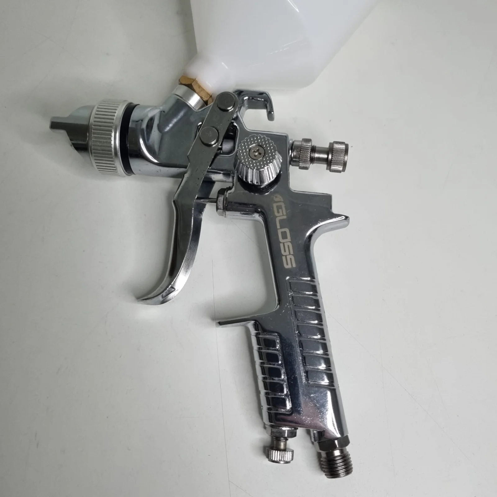 Pistol de vopsit Gloss GH-827 RP, cupa plastic 600 ml, duza la alegere, consum aer incepand cu 254-311 l/min [2]