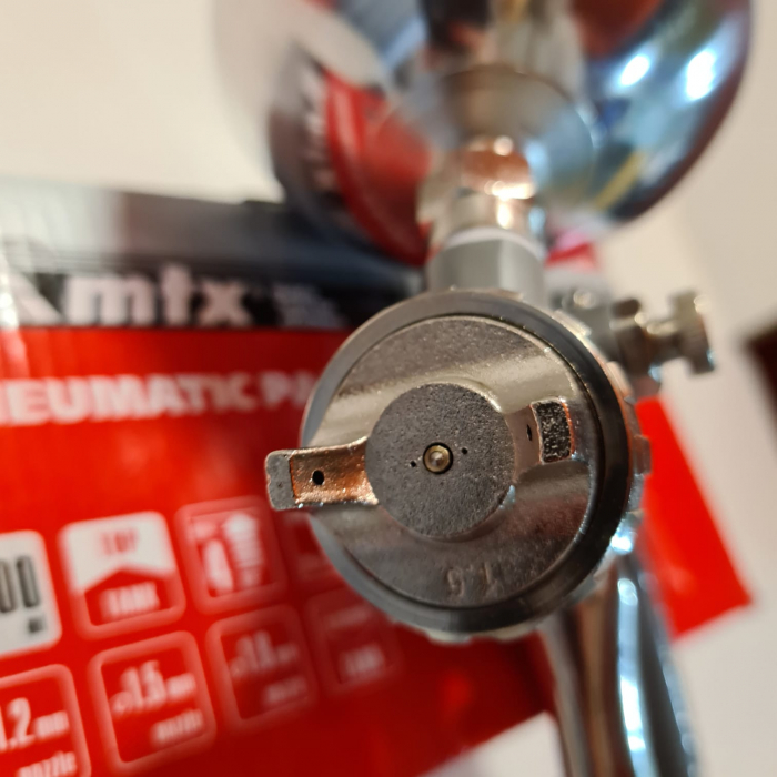 Pistol de vopsit, Matrix 573159, cana metalica 1 litru, duza 1.2, 1.5 si 1.8, consum aer 75- 230 l/min [4]