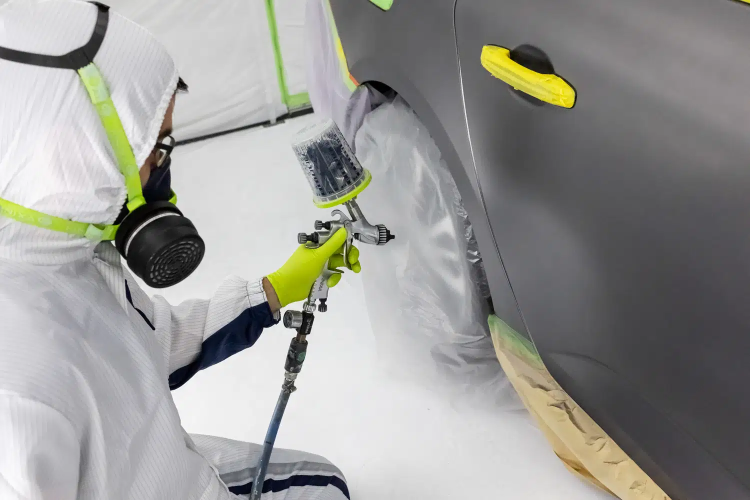 Sistem aplicat vopseaua, Finixa GPS, contine 50 pahare, 50 capace, 1 cana rigida, 0.65 litri [9]