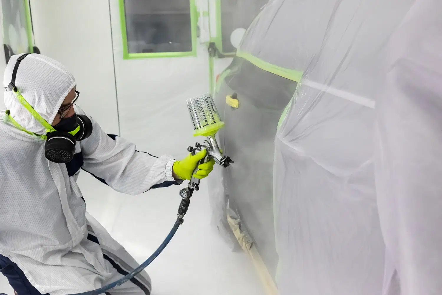 Sistem aplicat vopseaua, Finixa GPS, contine 50 pahare, 50 capace, 1 cana rigida, 0.65 litri [13]