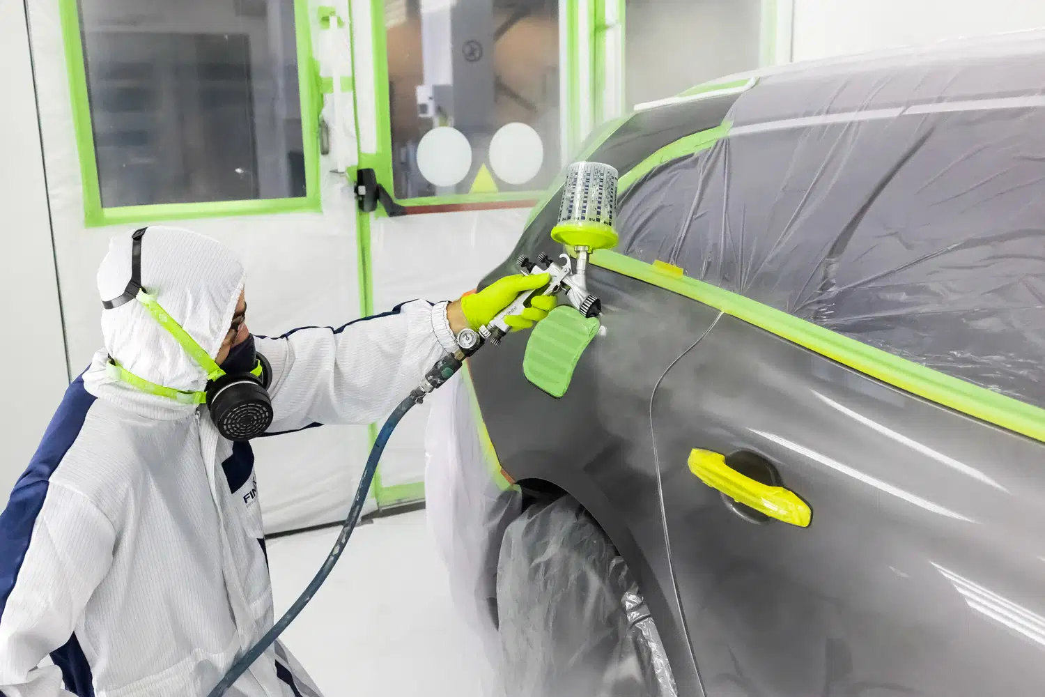 Sistem aplicat vopseaua, Finixa GPS, contine 50 pahare, 50 capace, 1 cana rigida, 0.65 litri [10]