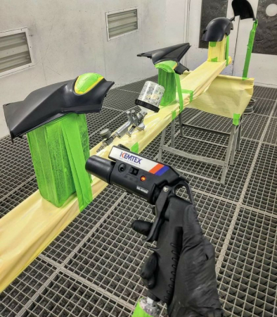 Pistol de ionizare antistatic, Kemtex ION-GUN, neutralizeaza sarcinile statice si curata suprafata cu aer comprimat ionizat [1]