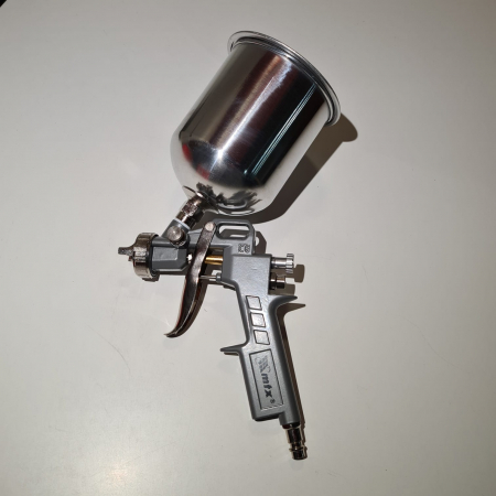 Pistol de vopsit, Matrix 573159, cana metalica 1 litru, duza 1.2, 1.5 si 1.8, consum aer 75- 230 l/min [4]