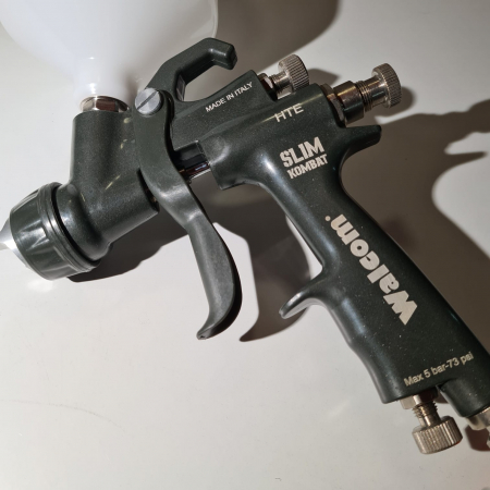 Pistol de vopsit, Walcom Slim KOMBAT HTE 8030xx, cupa plastic 600 ml, duza la alegere, valiza, regulator aer, consum aer incepand cu 250 l/min [1]