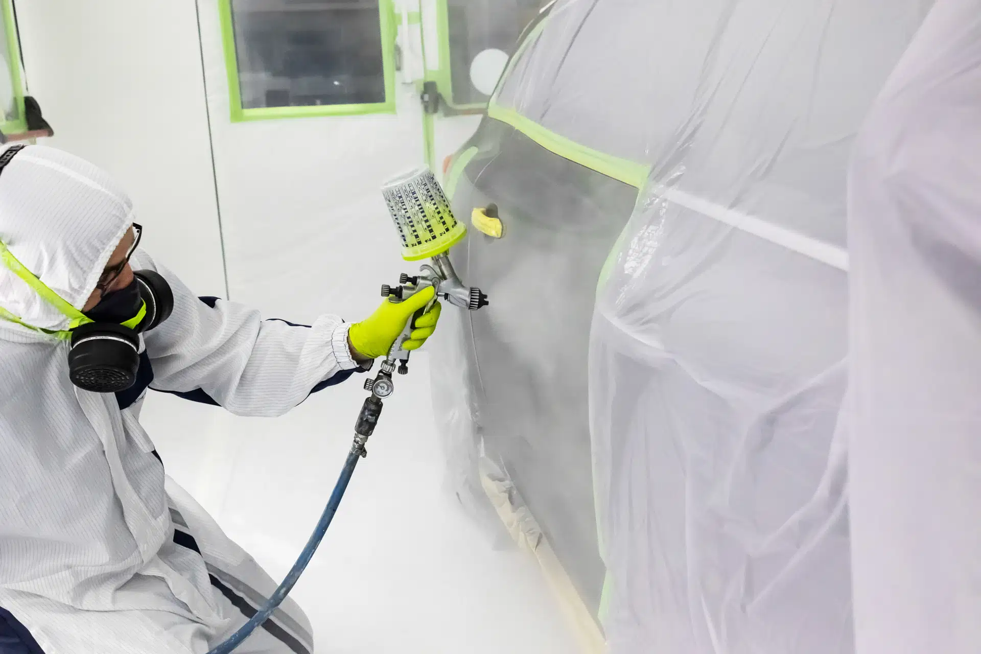 Sistem aplicat vopseaua, Finixa GPS, contine 50 pahare, 50 capace, 1 cana rigida, 0.65 litri [11]