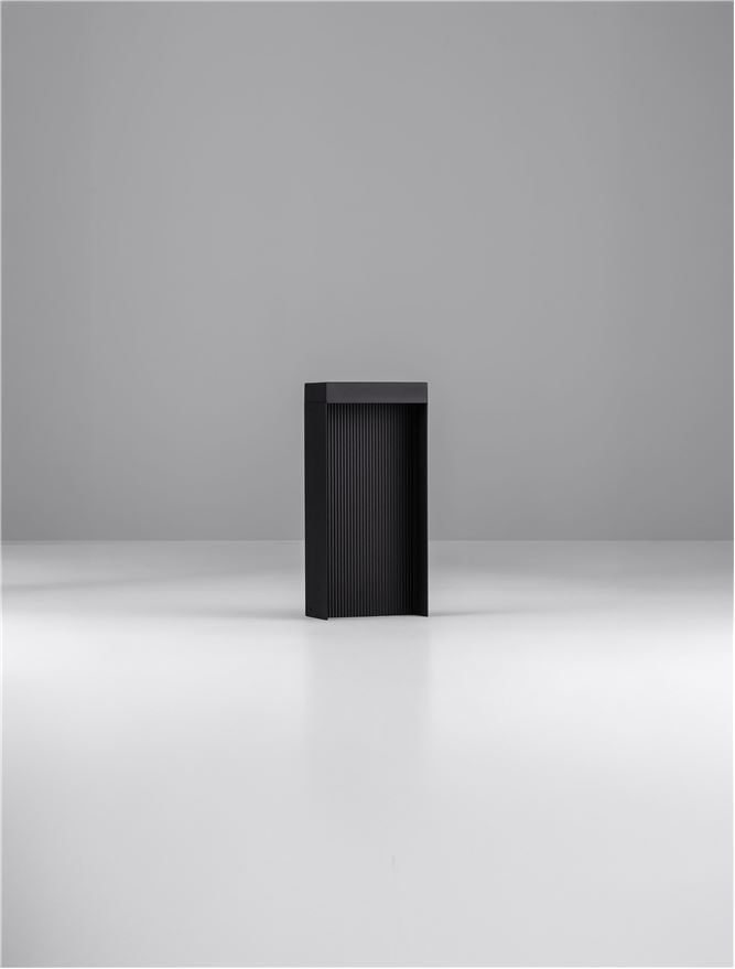Alley stalp exterior-mic [4]