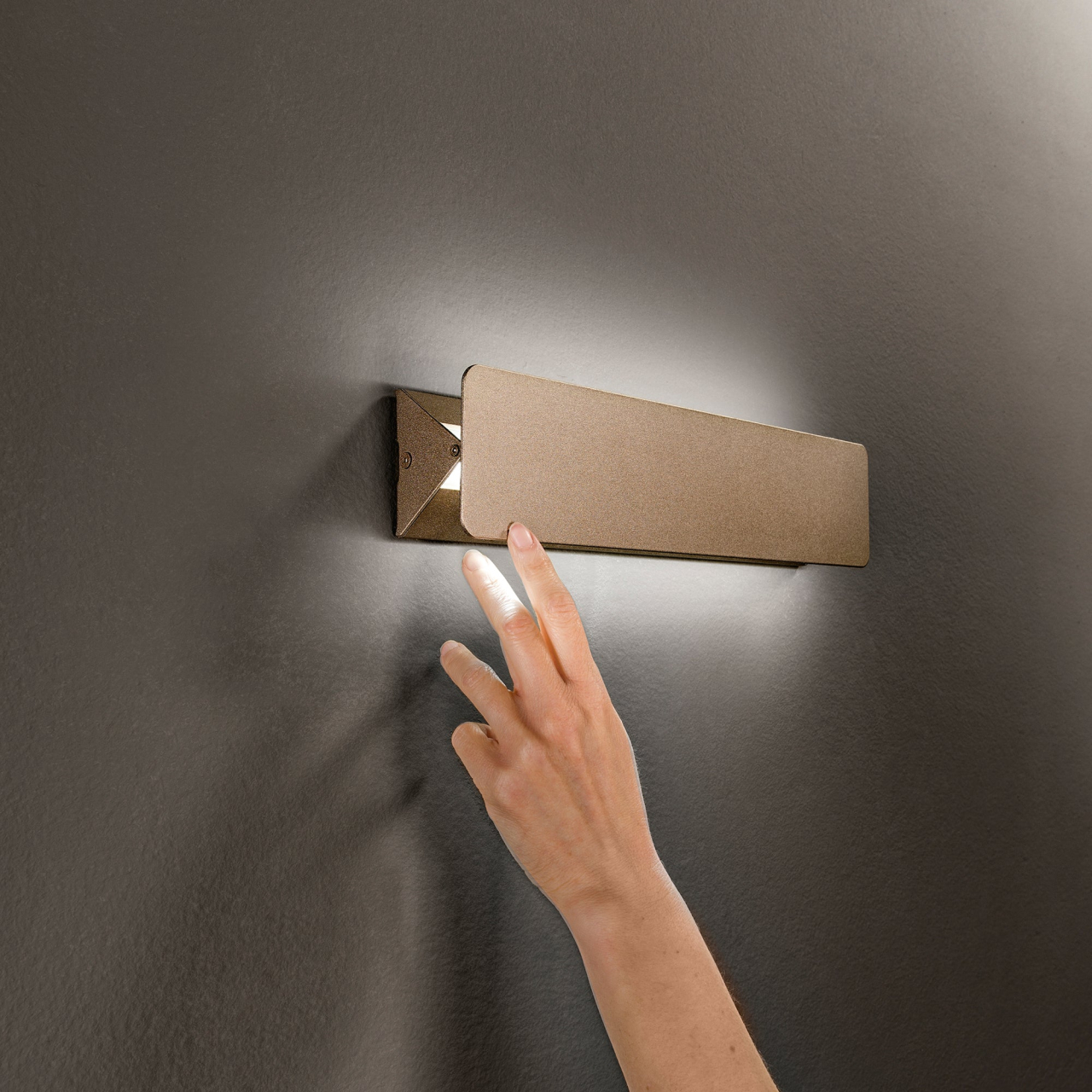 APPLIQUE LED AILERON BRONZO 10W 1300LM 4000K 35X5,5X8CM [5]