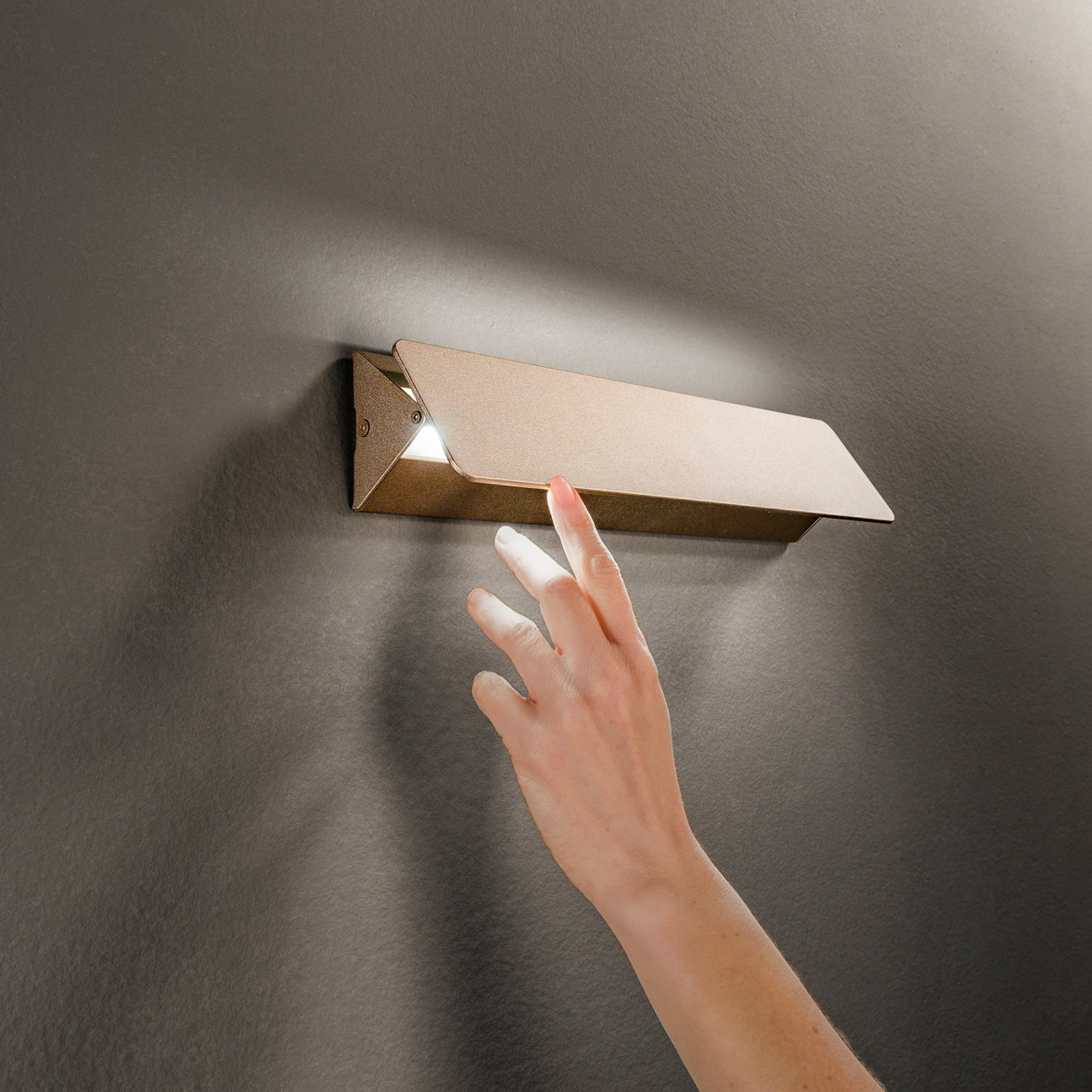 APPLIQUE LED AILERON BRONZO 10W 1300LM 4000K 35X5,5X8CM [4]
