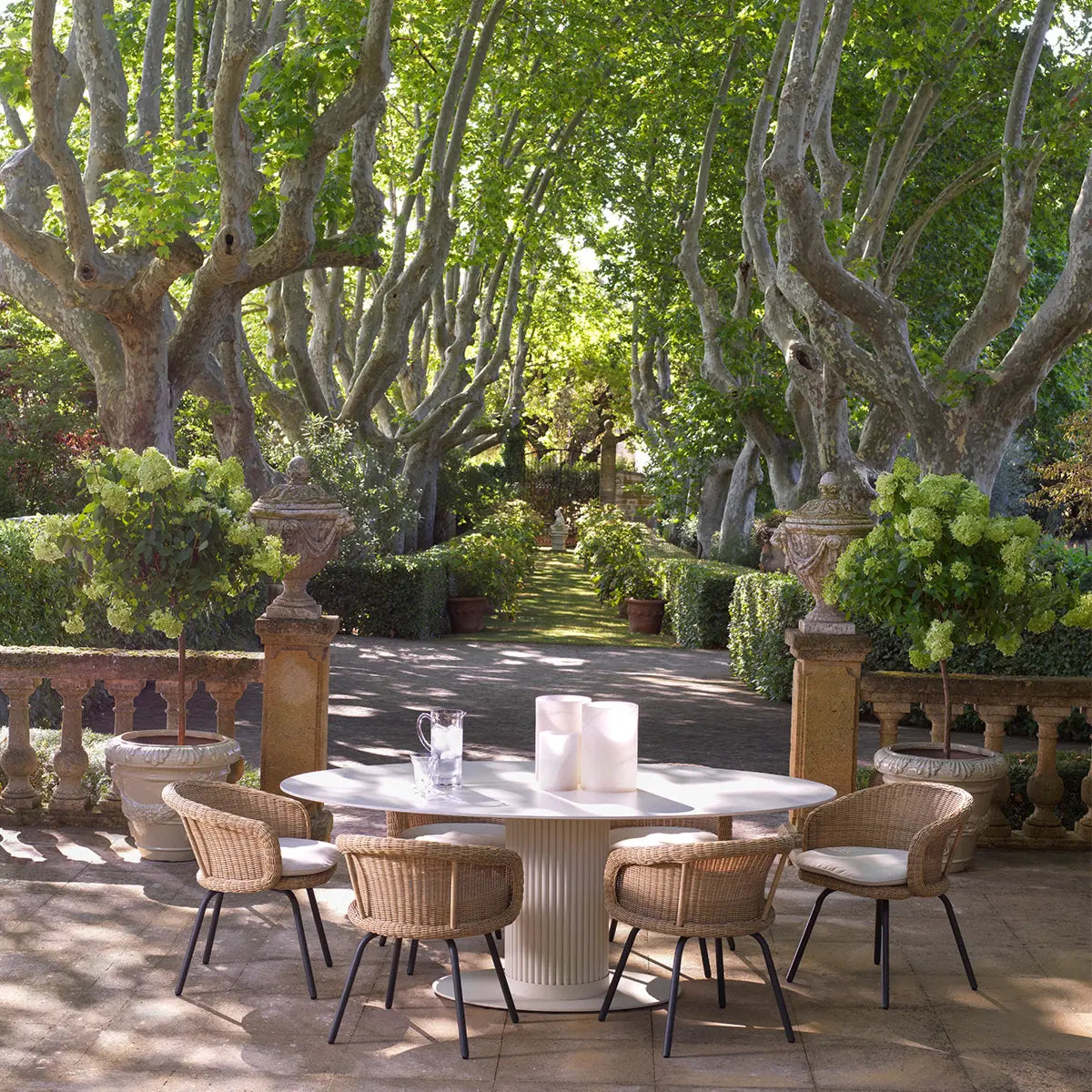 Outdoor Dining Table Volterra Oval | Eichholtz | Furniture [2]