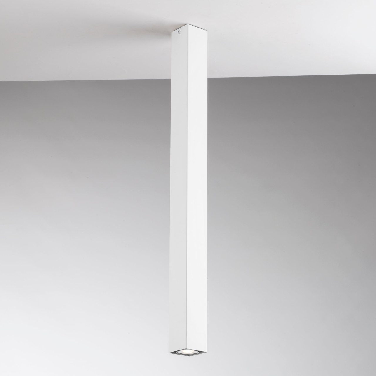 PLAFONIERA FLUKE QUADRATA BIANCA 1XGU10 6X6X75CM [2]