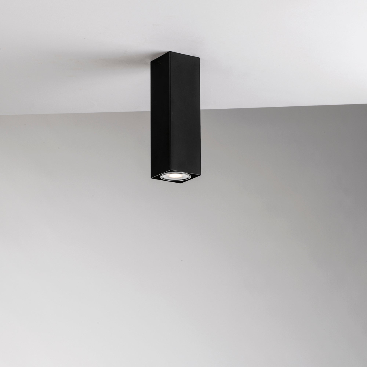 PLAFONIERA FLUKE QUADRATA NERA 1XGU10 6X6X20CM [2]