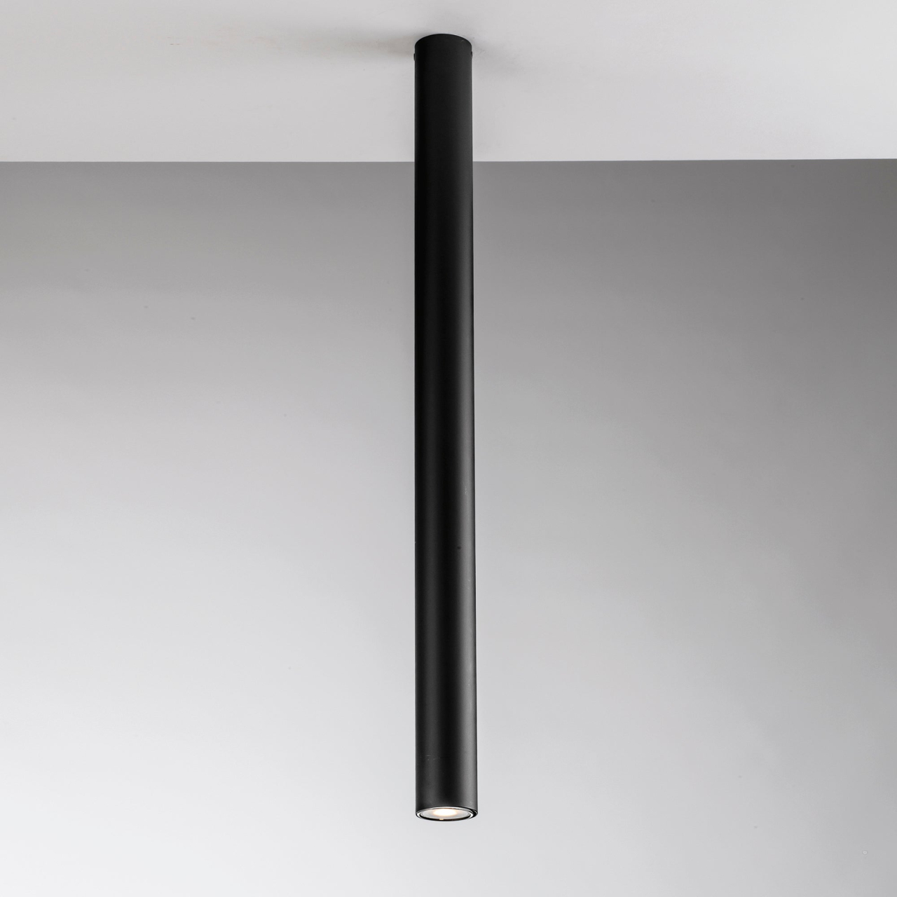 PLAFONIERA FLUKE TONDA NERA 1XGU10 5,5X5,5X75CM [2]