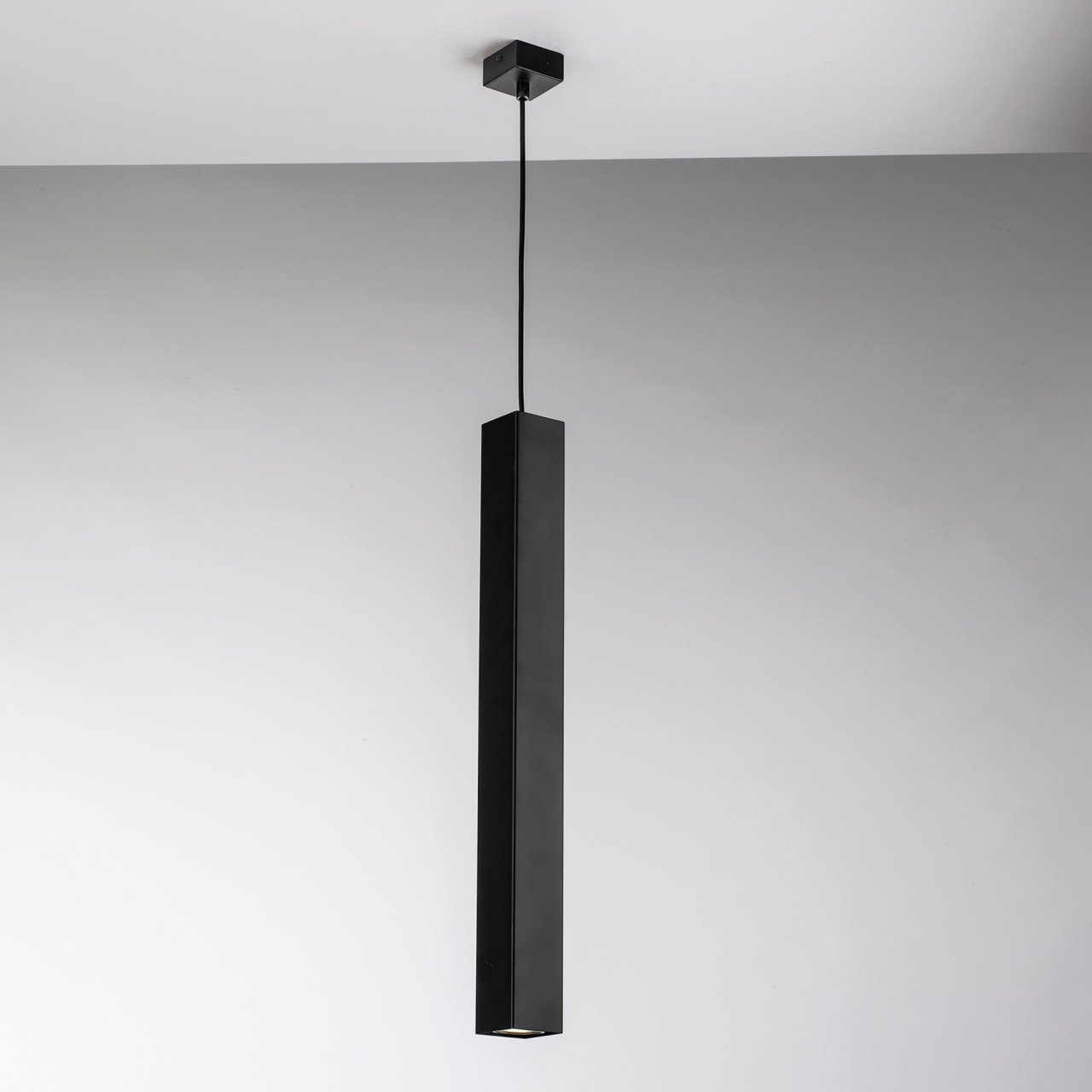 SOSPENSIONE FLUKE QUADRATA NERA 1XGU10 6X6X60CM [2]