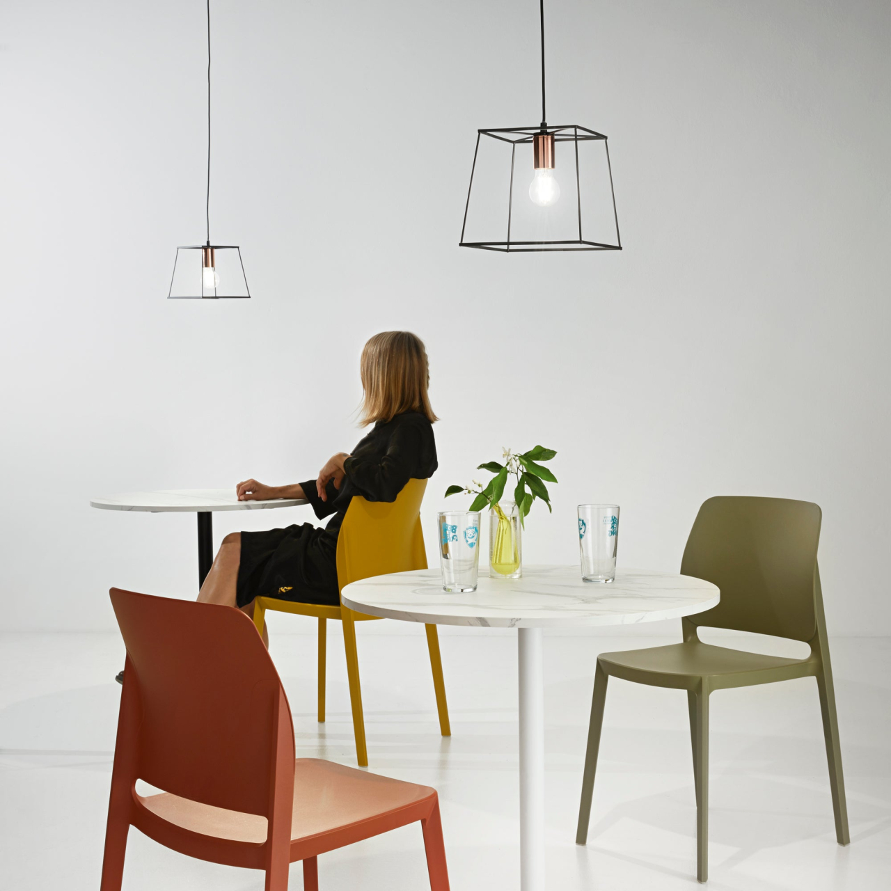 SOSPENSIONE HARLEM NERA/RAME 1XE27 22X22X120CM [3]