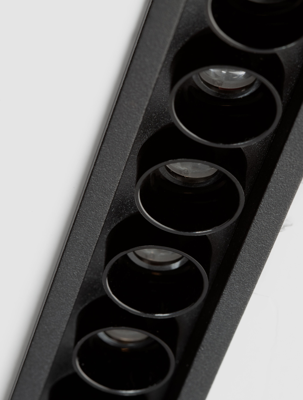 Stealth B30-15W-RC-D19-A28-Sq [3]