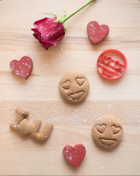 Valentine's day cookie cutter - Heart eyes emoji [3]