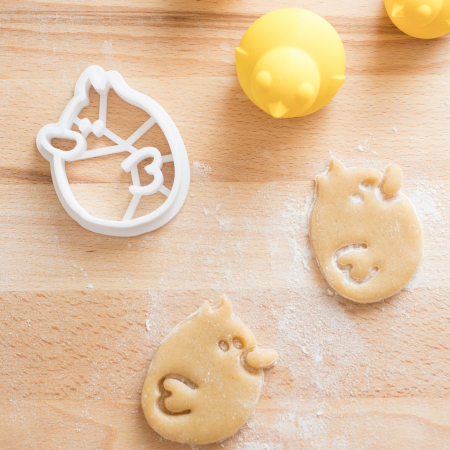 Easter's cookie cutter - Flying chicken [2]