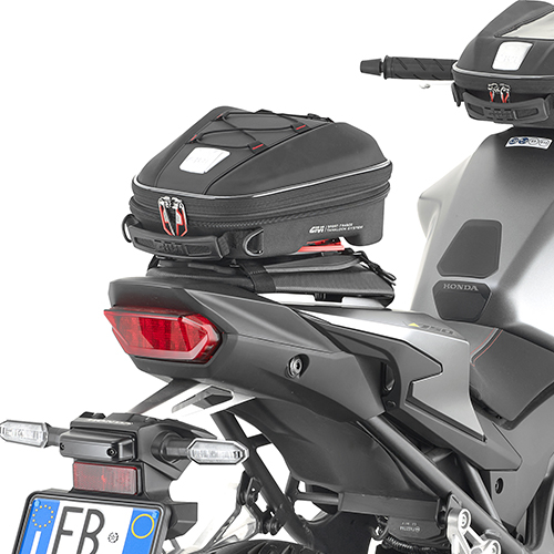 Geanta de sa si de rezervor termoformata Givi , 6 l, extensibila până la 10 l. Echipata cu sistem TANKLOCK [1]