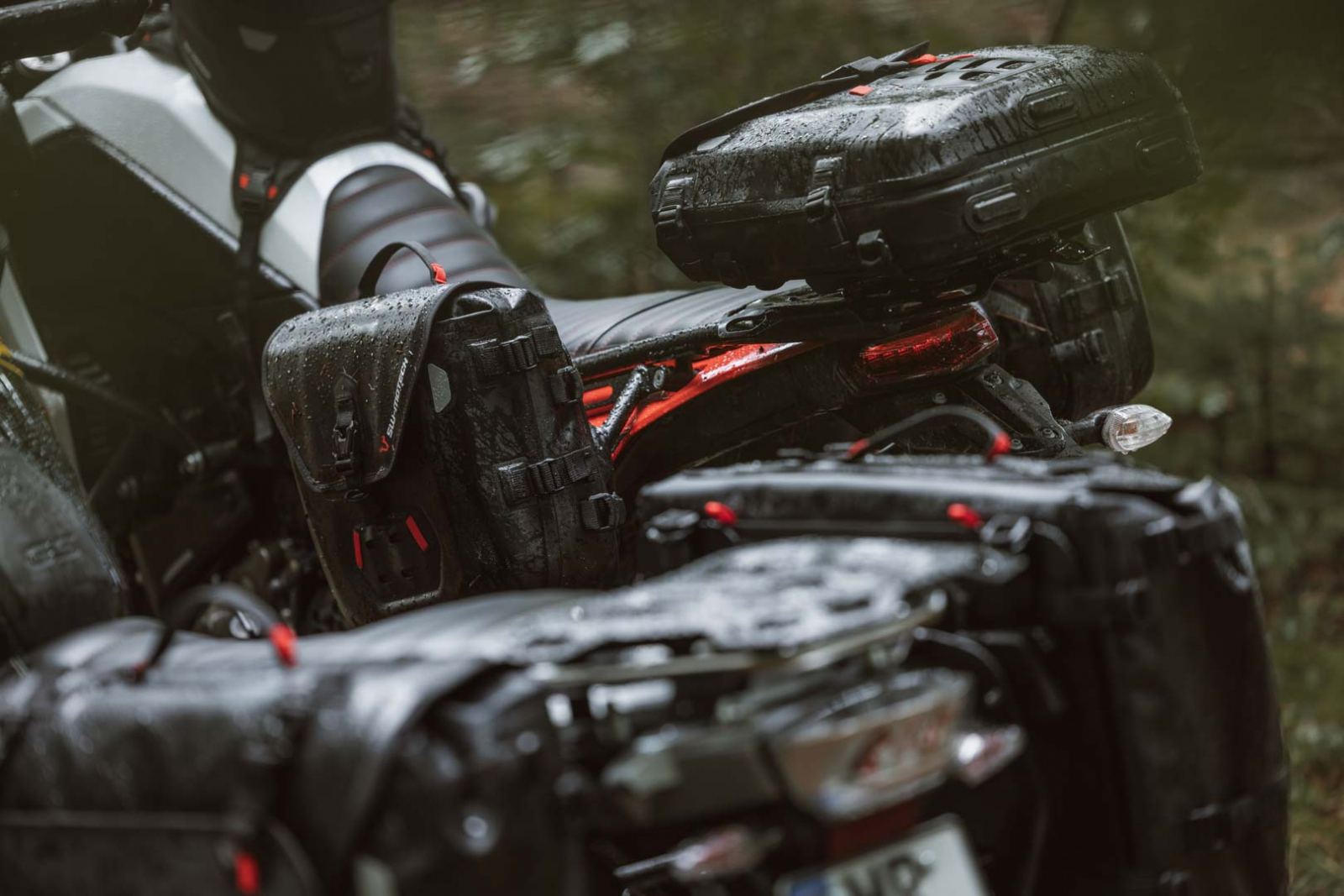 Genta laterala SysBag WP M 17-23l cu placa adaptoare Sw-Motech [1]