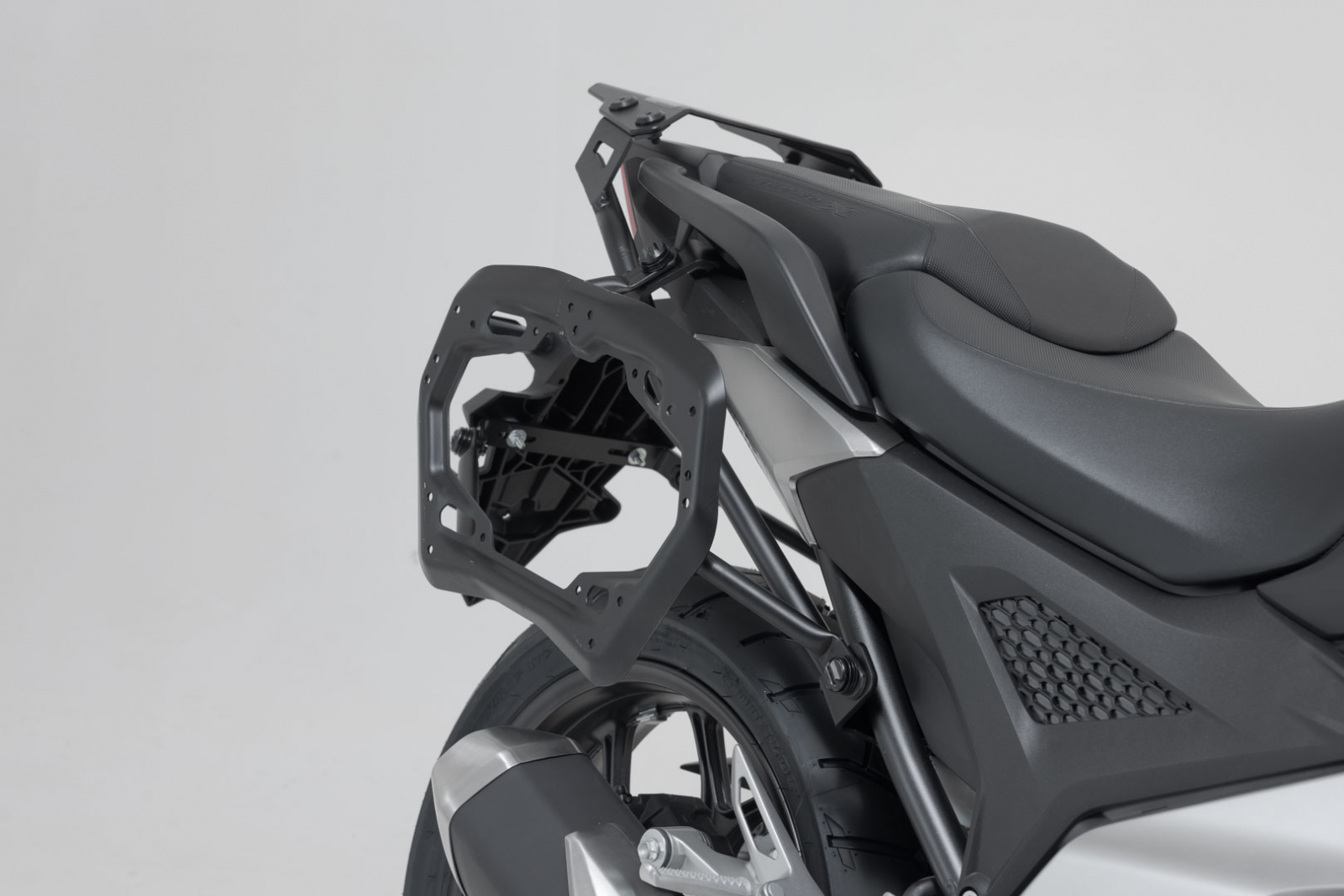 Suport Side Case PRO negru. Honda NC750X (20-). Sw-Motech [2]