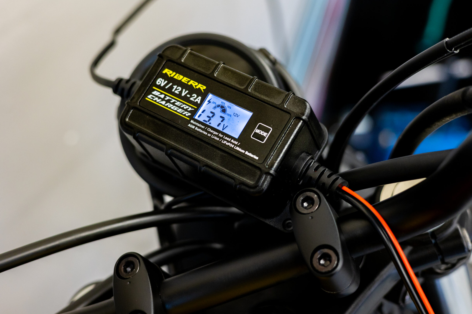 Riderr 2.0A akkumulátor töltő [2]