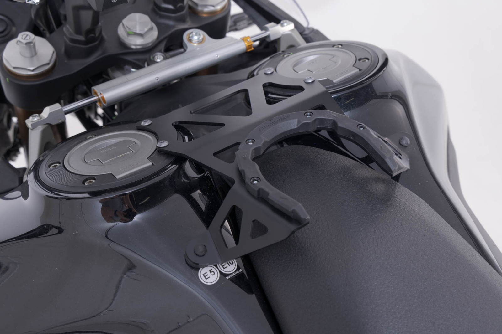 Inel pentru fixare gentuta rezervor PRO Negru. Yamaha Ténéré 700 World Raid. Sw-Motech [1]