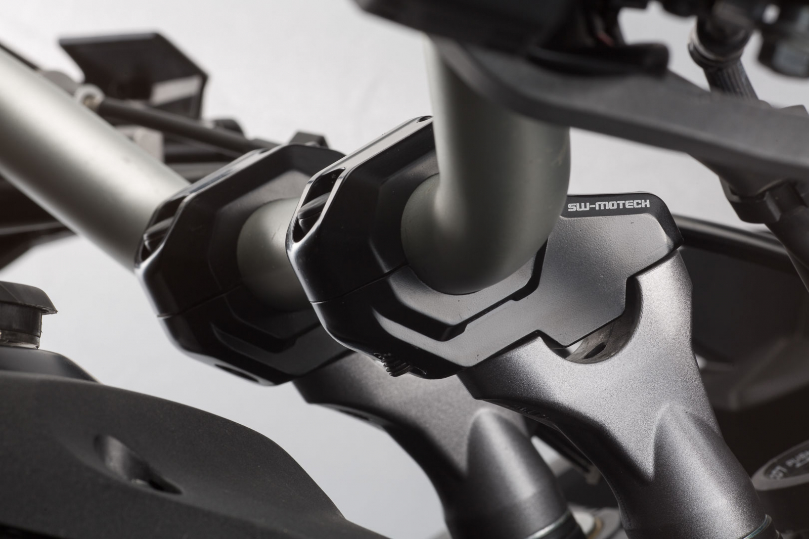 Relocare ghidon D. 22 mm H=30 mm. Back 21 mm negru [1]