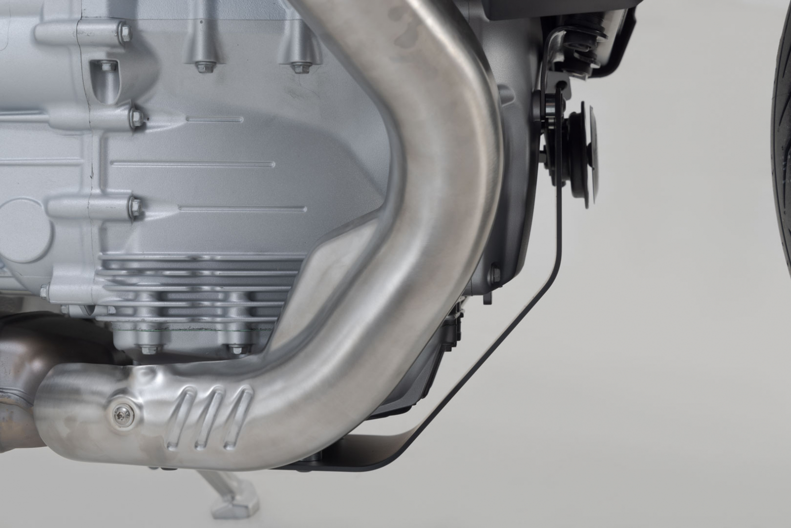 Scut motor Moto Guzzi V100 Mandello/S (22-). Sw-Motech [4]