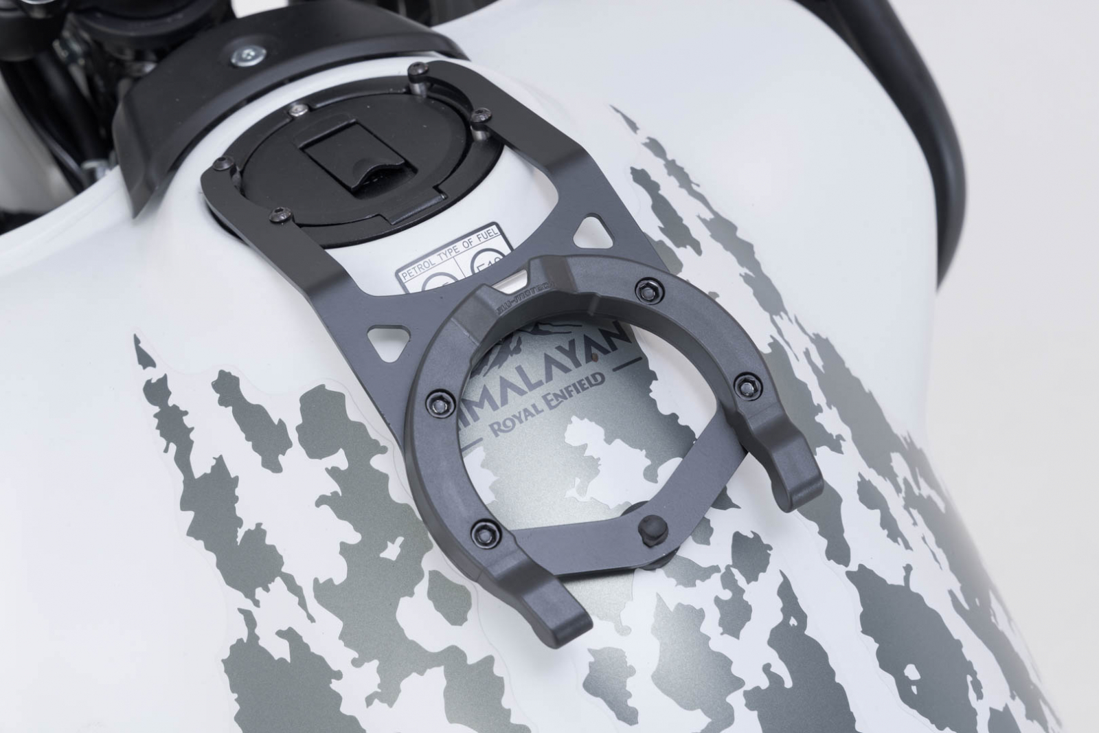 Sistem fixare geanta rezervor ION Negru Royal Enfield Himalayan 450 (23-). [1]