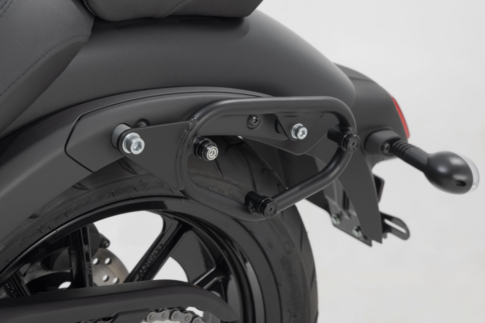 Suport geanta SLC stanga Kawasaki Vulcan S (16-). [3]