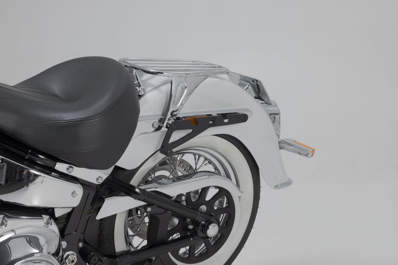 Suport geanta SLH laterala stanga Harley-Davidson Softail Deluxe (17-). For LH1. [2]