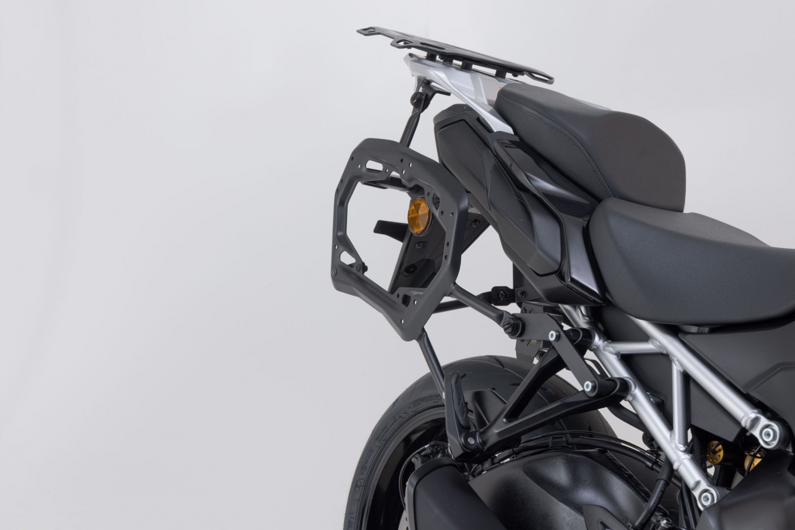 Suport Side Case PRO negru. Suzuki GSX-S1000GX (23-). [2]