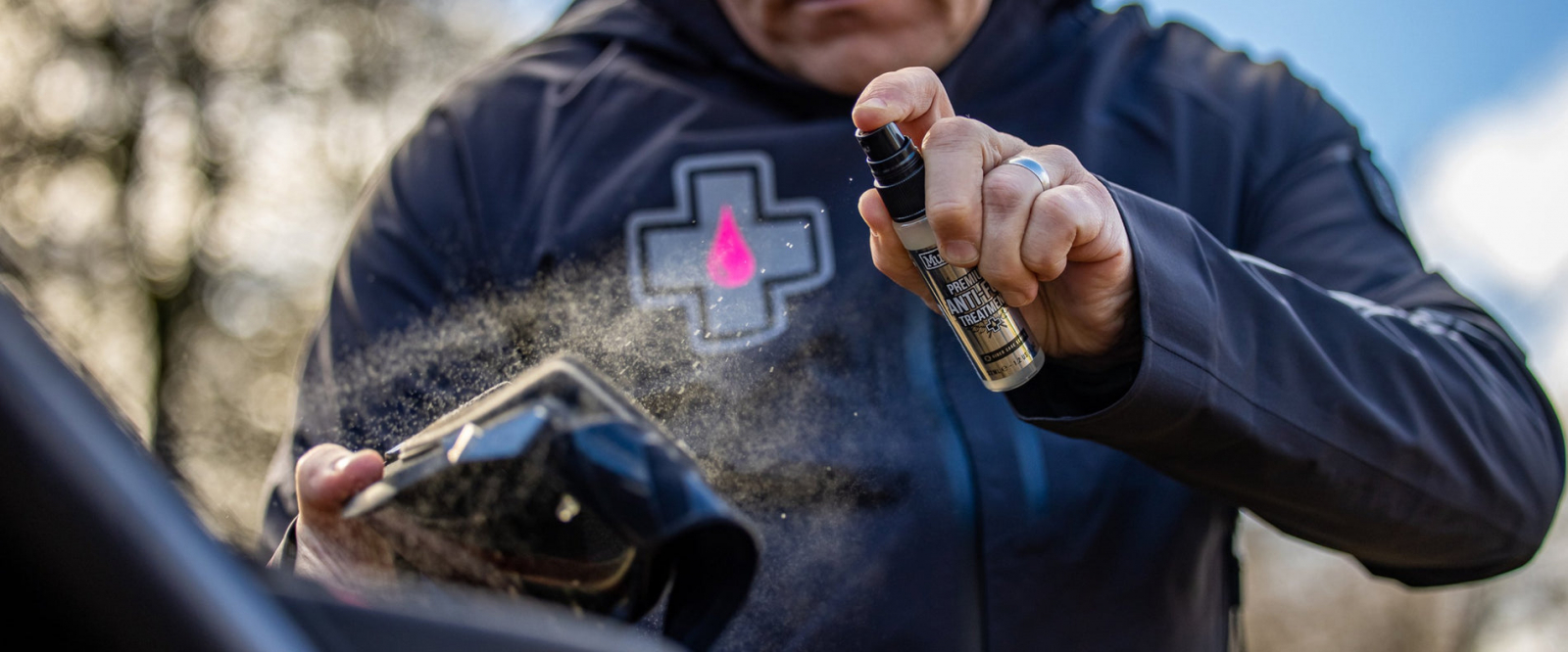 Tratament viziera antiaburire Muc-Off [2]