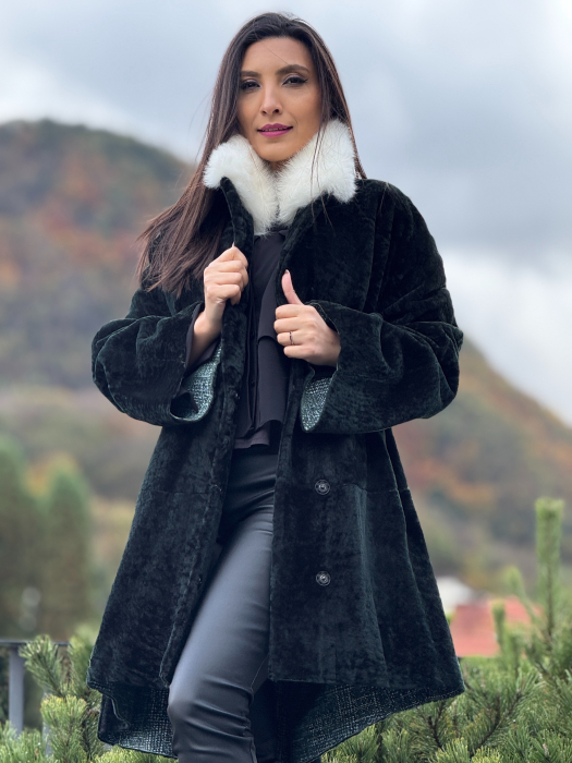 Haina din astrahan  cu blana naturala alba [6]